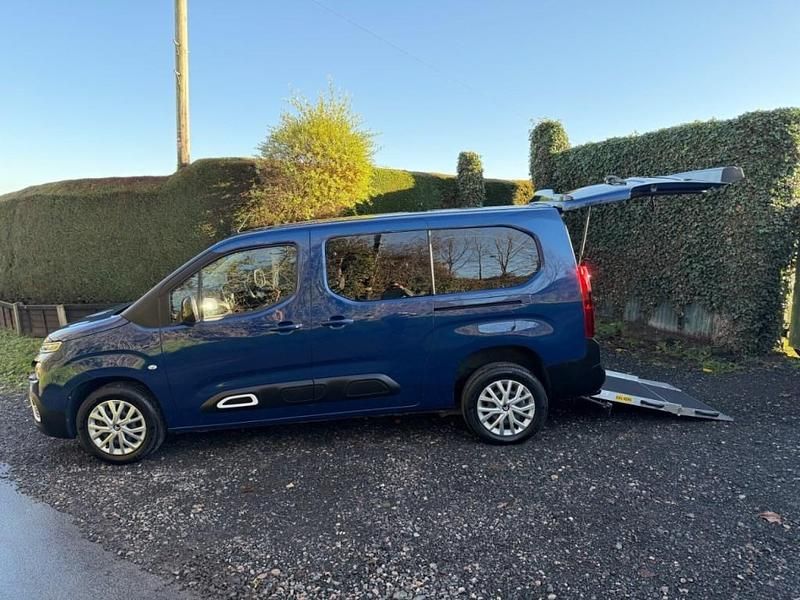 Used Citroën Berlingo Feel 2024 Blue MPV