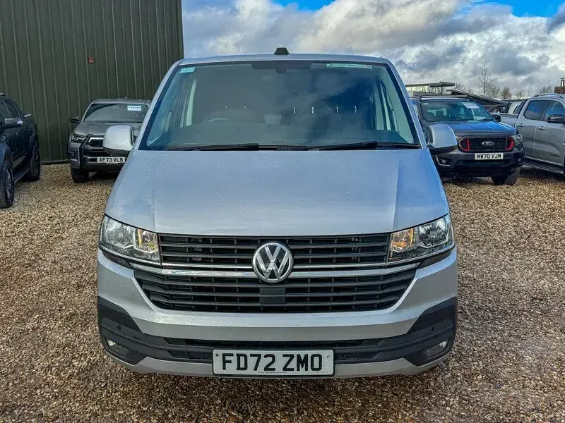 Second-hand VW Transporter Highline 150 CP (110 kW) 2023 Argintiu Van