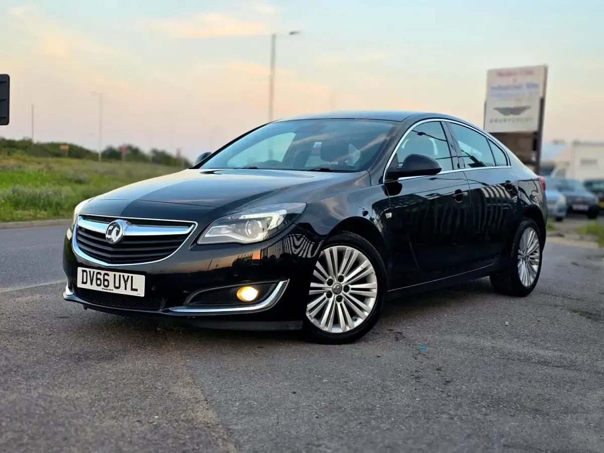 Used Vauxhall Insignia 136 HP (100 kW) 2016 Black Hatchback