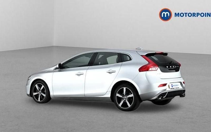 Used Volvo V40 R-Design 122 HP (89 kW) 2019 Hatchback