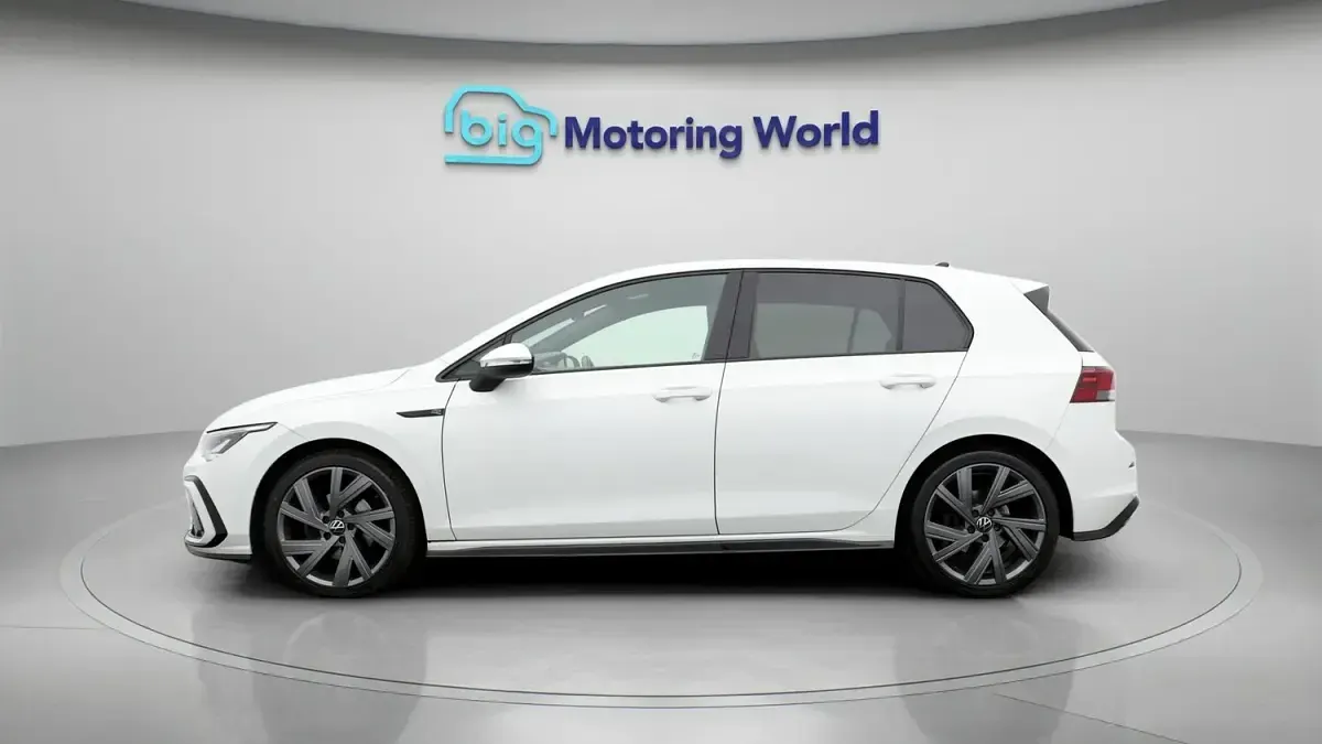 Used VW Golf VIII R-line 150 HP (110 kW) 2023 White Hatchback