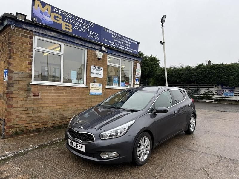 Silver Used 2013 Kia Ceed Hatchback | £3,795 (Fair price) - Image 1/4