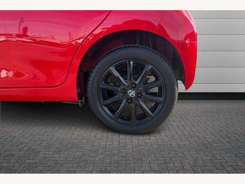 Used Toyota Aygo x-style 69 HP (50 kW) 2017 Red Hatchback