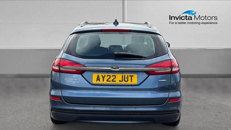 Used Ford Mondeo Zetec 187 HP (137 kW) 2022 Chrome blue metallic Estate
