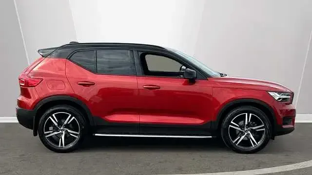 Usado Volvo XC40 R-Design 194 HP (142 kW) 2022 Vermelho SUV