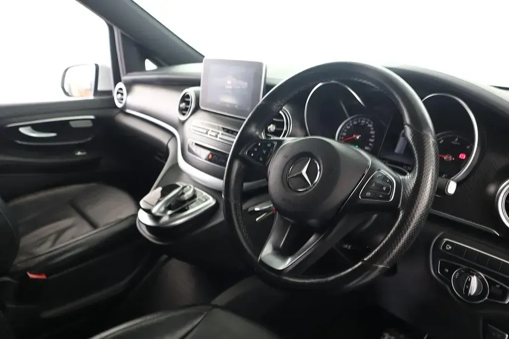 Used Mercedes V250 AMG line 190 HP (139 kW) 2019 White MPV