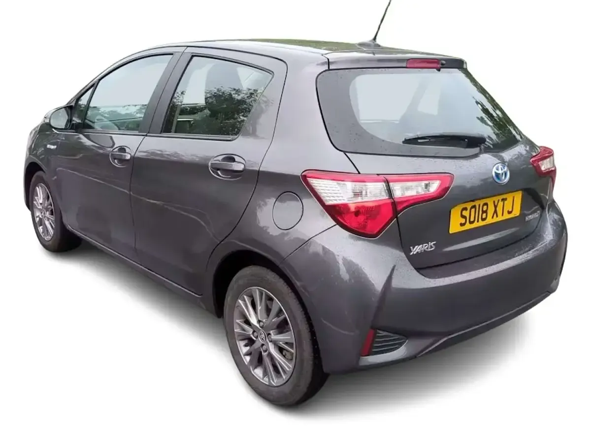 Used Toyota Yaris 100 HP (73 kW) 2018 Grey Hatchback