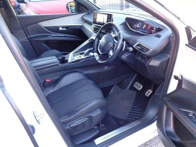 Used Peugeot 3008 GT-line 2022 White Hatchback
