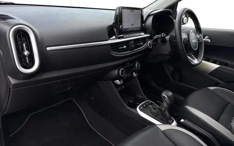 Used Kia Picanto X-Line 67 HP (49 kW) 2023 White Hatchback