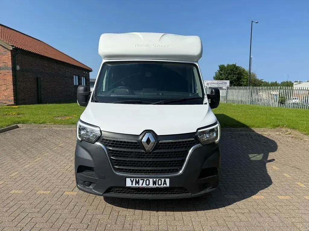 Used Renault Master Business 135 HP (99 kW) 2021 White MPV
