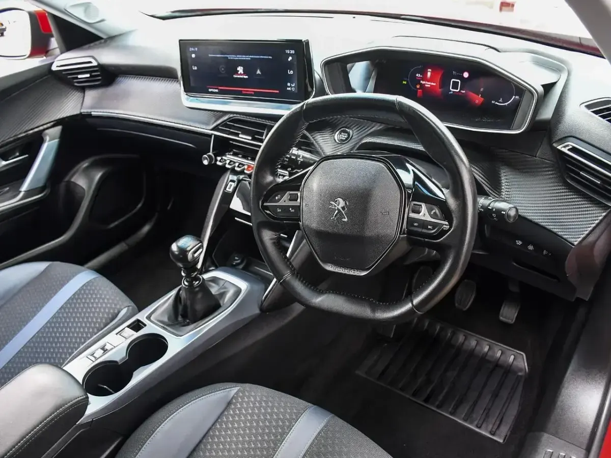 Second-hand Peugeot 2008 Allure Premium 129 CP (94 kW) 2021 Roșu SUV