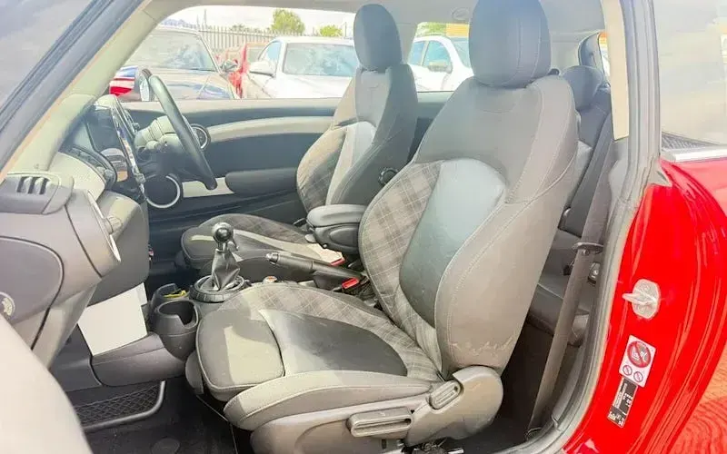Used Mini Cooper Hatch 116 HP (85 kW) 2017 Red Hatchback