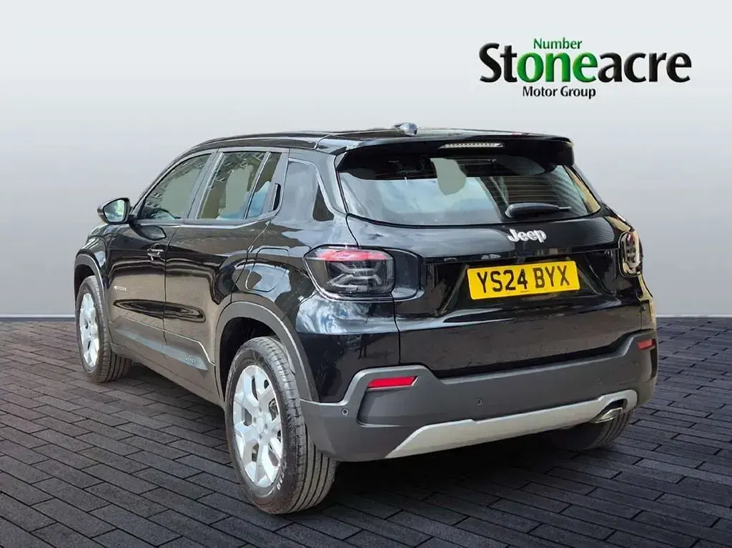 Begagnad Jeep Avenger Altitude 100 HK (73 kW) 2024 Svart SUV