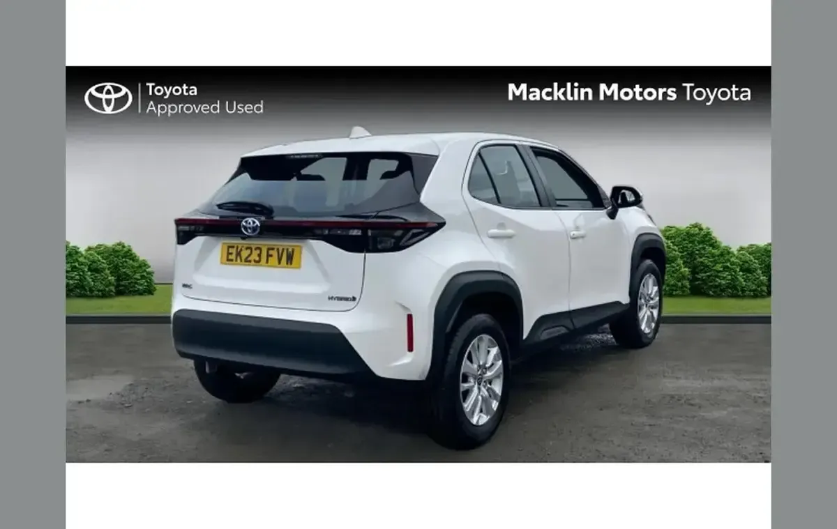 Used Toyota Yaris Cross 116 HP (85 kW) 2023 White SUV