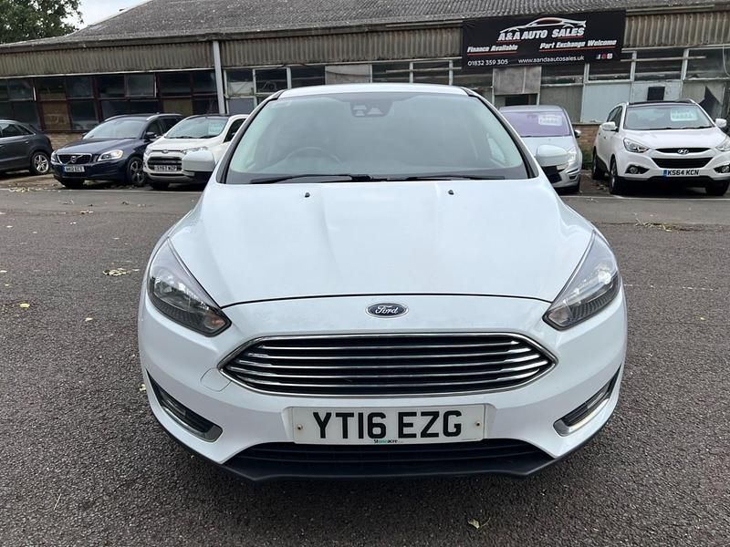 Used Ford Focus Titanium 120 HP (88 kW) 2016 White Hatchback