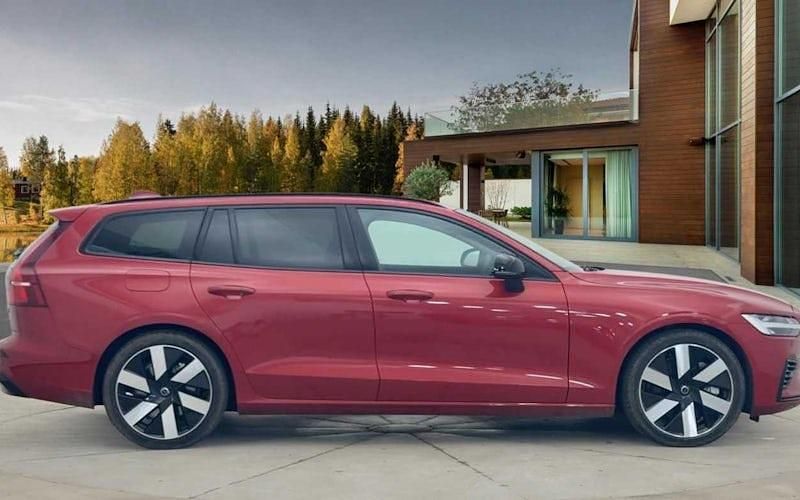 Used Volvo V60 CC Plus 250 HP (183 kW) 2023 Estate