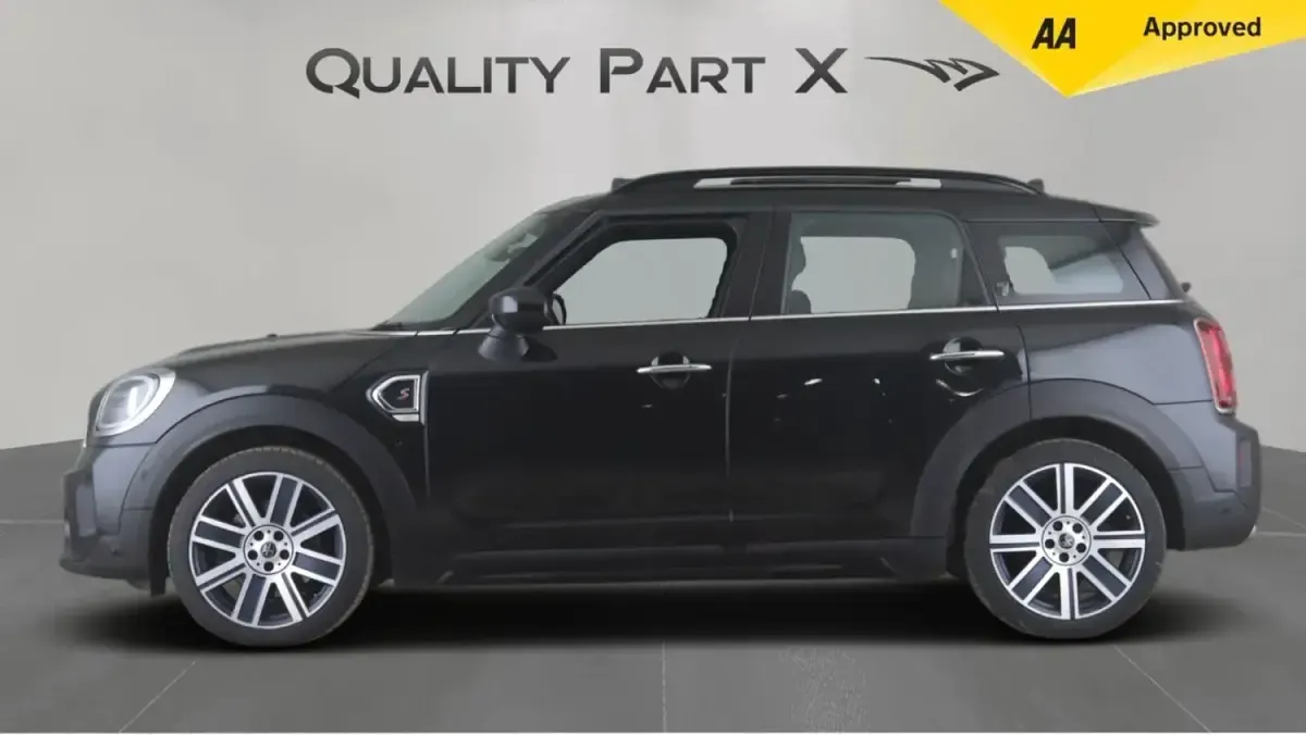 Begagnad Mini Cooper S Exclusive 2023 Svart Halvkombi
