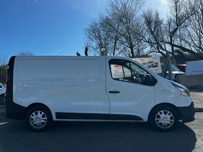 Used Renault Trafic Business 2017 White MPV