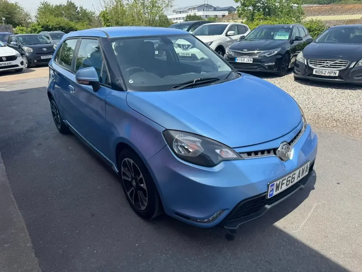 Used MG MG3 106 HP (77 kW) 2016 Blue Hatchback