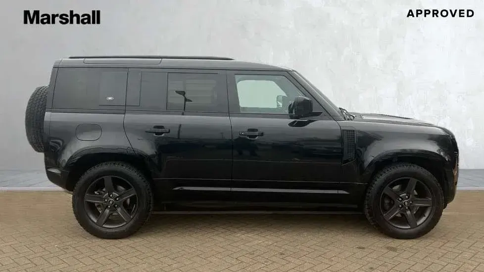 Używany Land Rover Defender SE Dynamic 249 KM (183 kW) 2021 Czarny SUV
