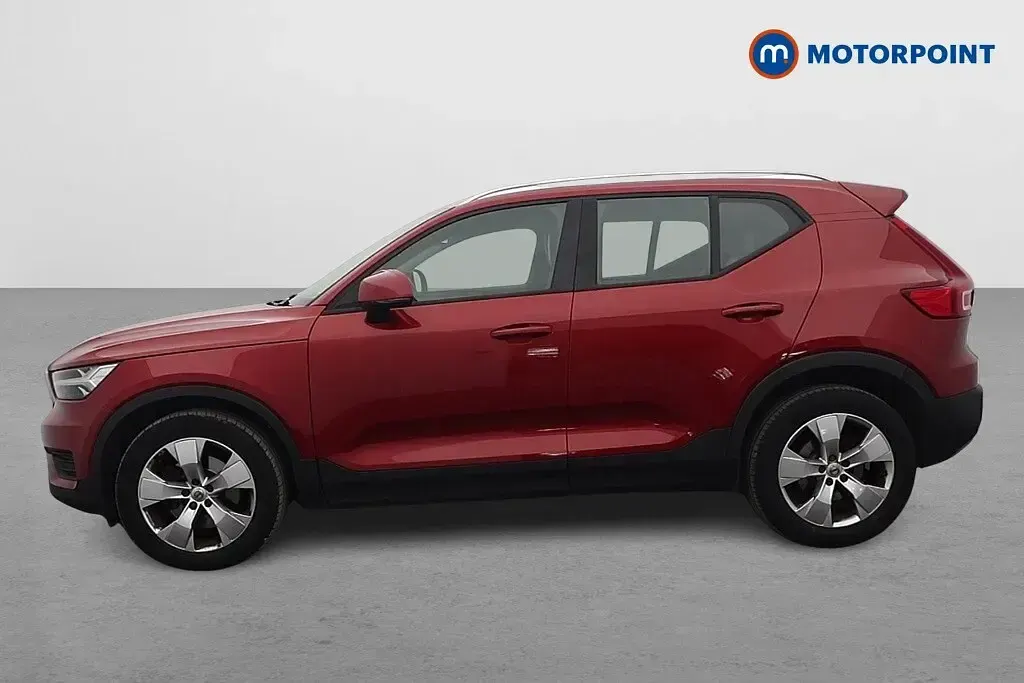 Used Volvo XC40 Momentum 2018 Red SUV