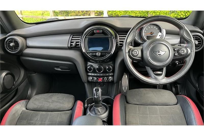 Used Mini Cooper Comfort 136 HP (100 kW) 2019 White silver Hatchback