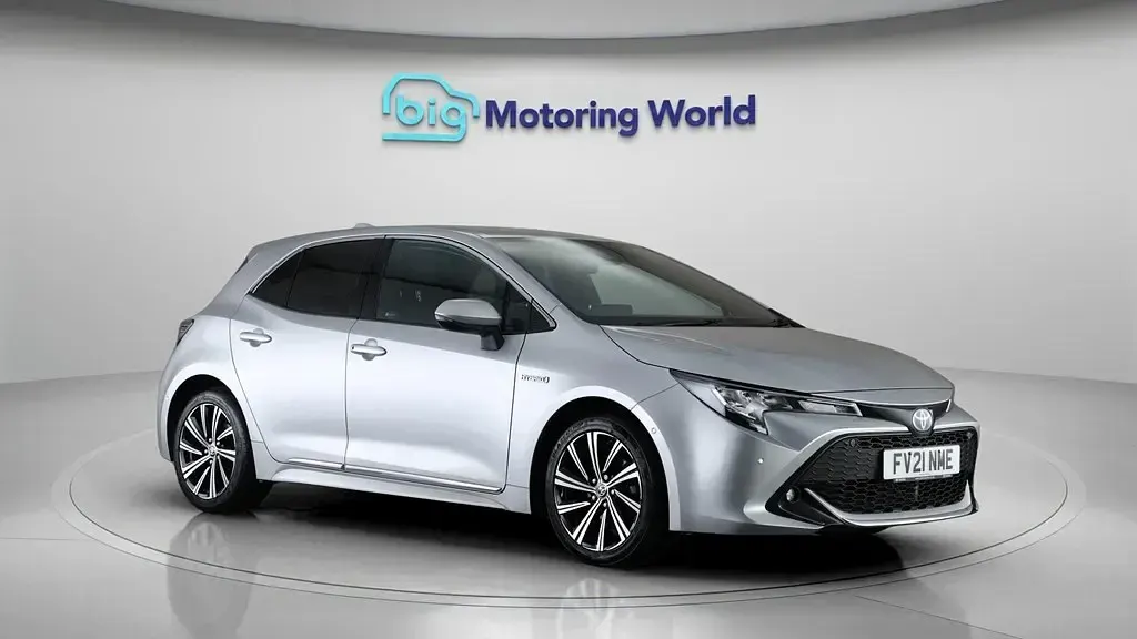 Usado Toyota Corolla Design 122 HP (89 kW) 2021 Prateado Citadino