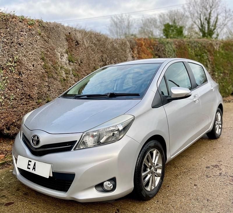 Used Toyota Yaris 2014 Silver Hatchback
