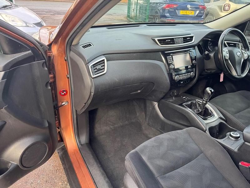 Used Nissan X-Trail Acenta 2015 Orange SUV