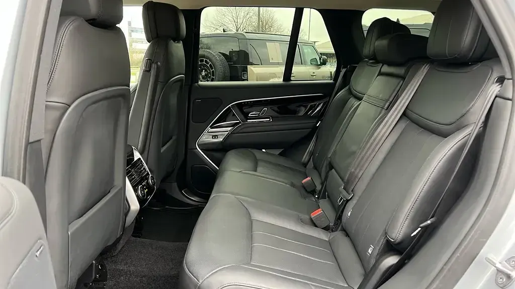 Begagnad Land Rover Range Rover SE 350 HK (257 kW) 2022 Silver SUV