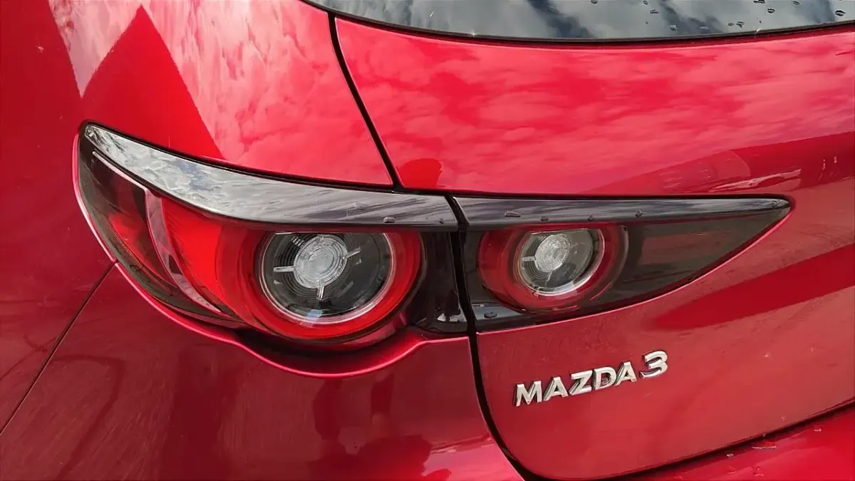 Used Mazda 3 Inclusive 120 HP (88 kW) 2022 Red Hatchback