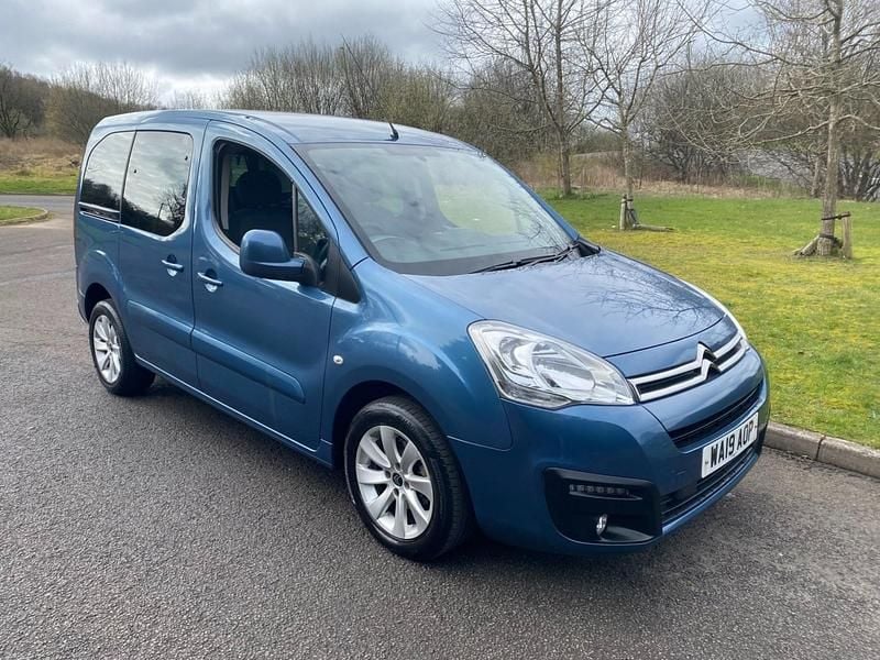 Used Citroën Berlingo Feel 100 HP (73 kW) 2019 Blue MPV