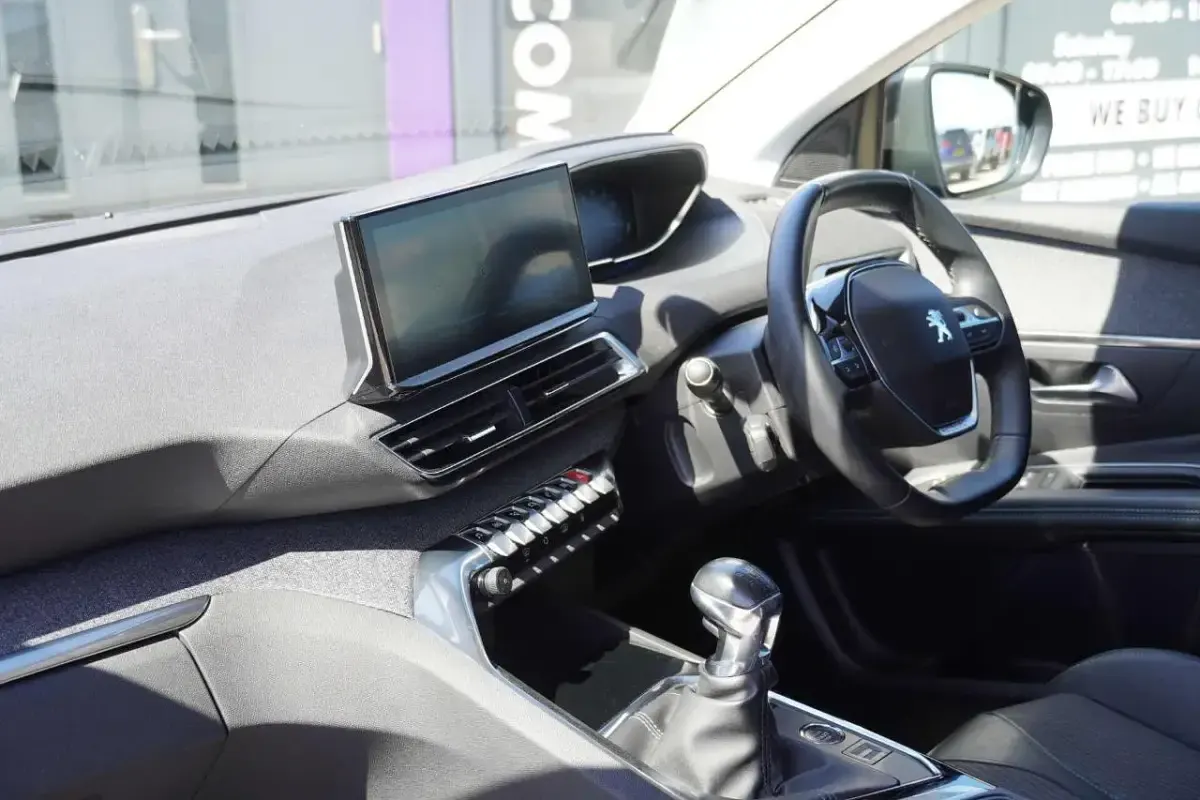 Gebraucht Peugeot 3008 Allure+ 129 PS (94 kW) 2022 Schwarz SUV