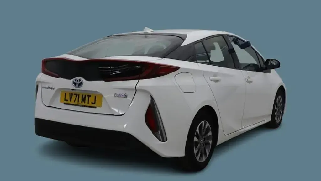 Used Toyota Prius Business Edition 122 HP (89 kW) 2021 White Hatchback