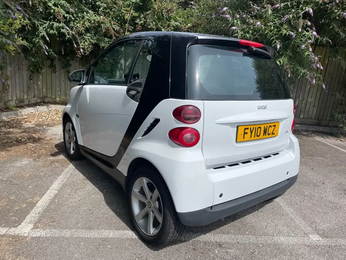 Used Smart ForTwo Coupé Pulse 54 HP (39 kW) 2010 White Coupe