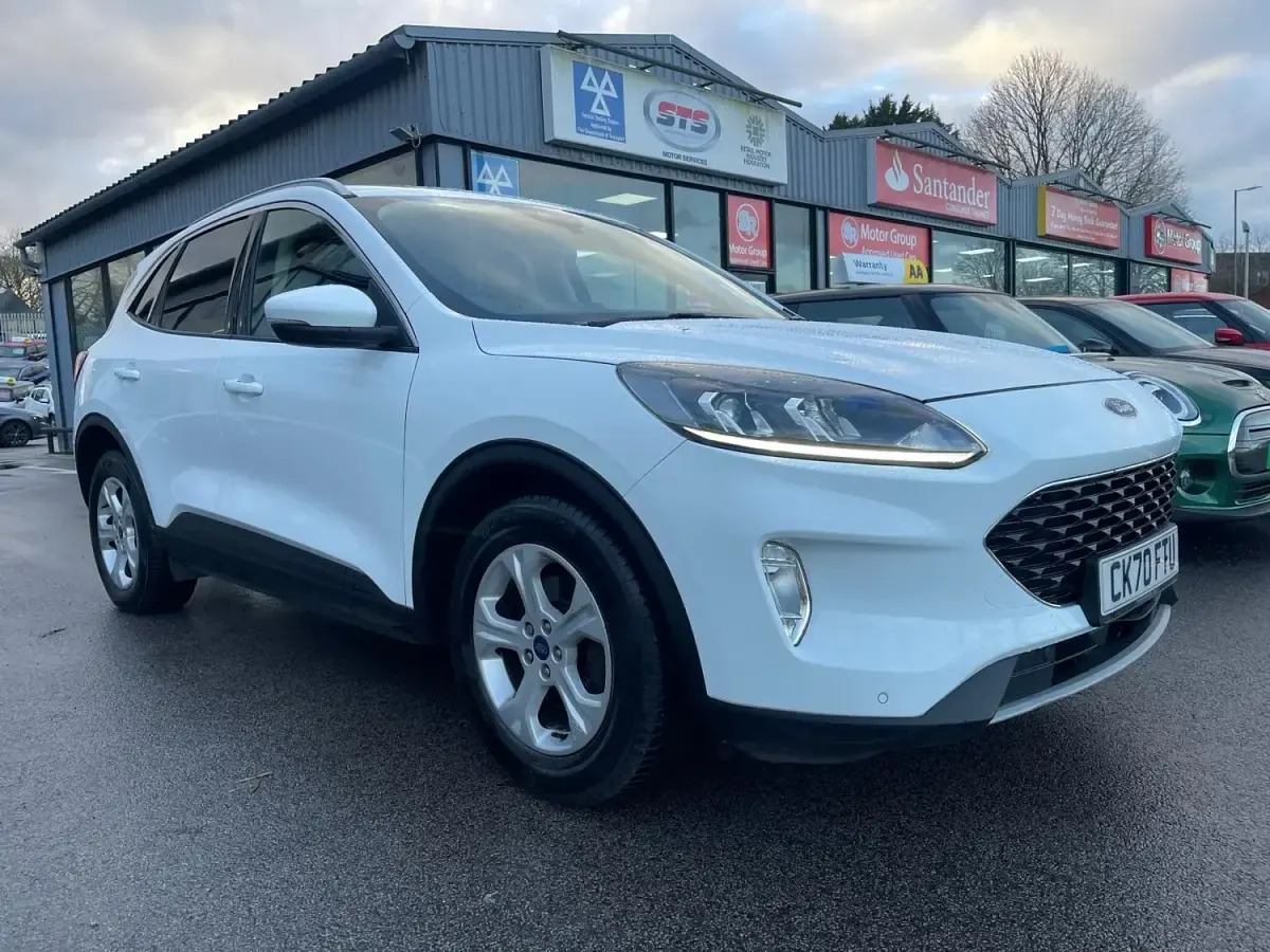 Begagnad Ford Kuga Zetec 120 HK (88 kW) 2020 Vit SUV