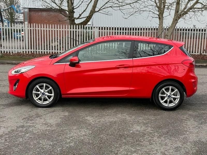 Used Ford Fiesta Zetec 85 HP (62 kW) 2018 Red Hatchback