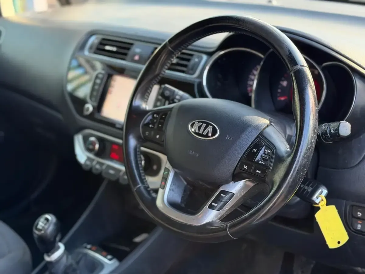 Used Kia Rio 2015 White Hatchback