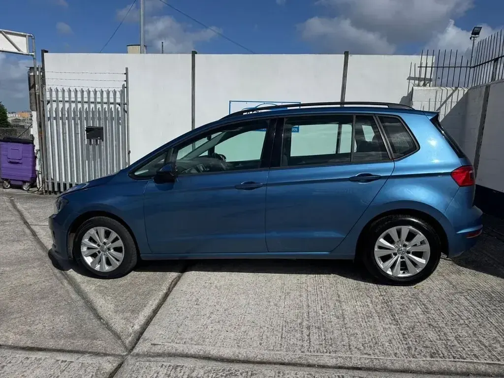 Used VW Golf Sportsvan SE 110 HP (80 kW) 2015 Blue MPV