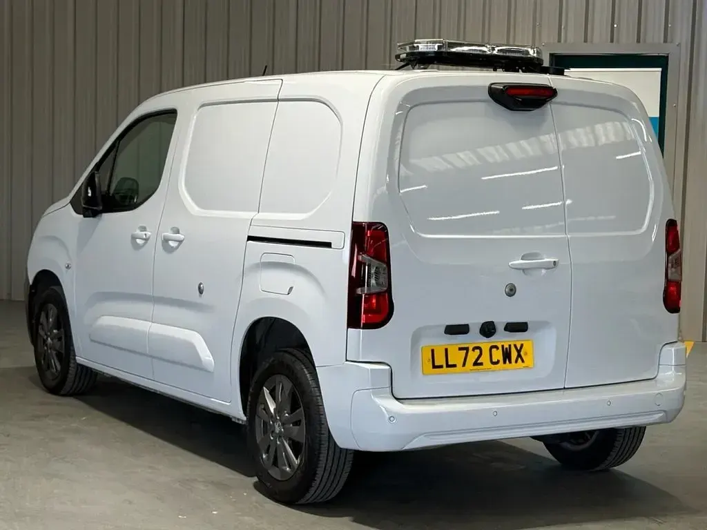 Used Peugeot Partner Premium 131 HP (96 kW) 2022 White MPV