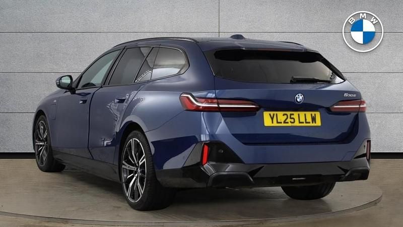 Used BMW 530e M Sport 295 HP (216 kW) 2025 Blue Estate