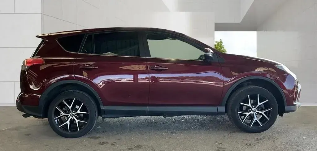 Used Toyota RAV4 151 HP (111 kW) 2016 Red SUV