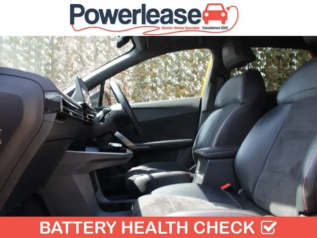Used MG MG4 EV 63 kW (87 HP) 2024 Orange Hatchback