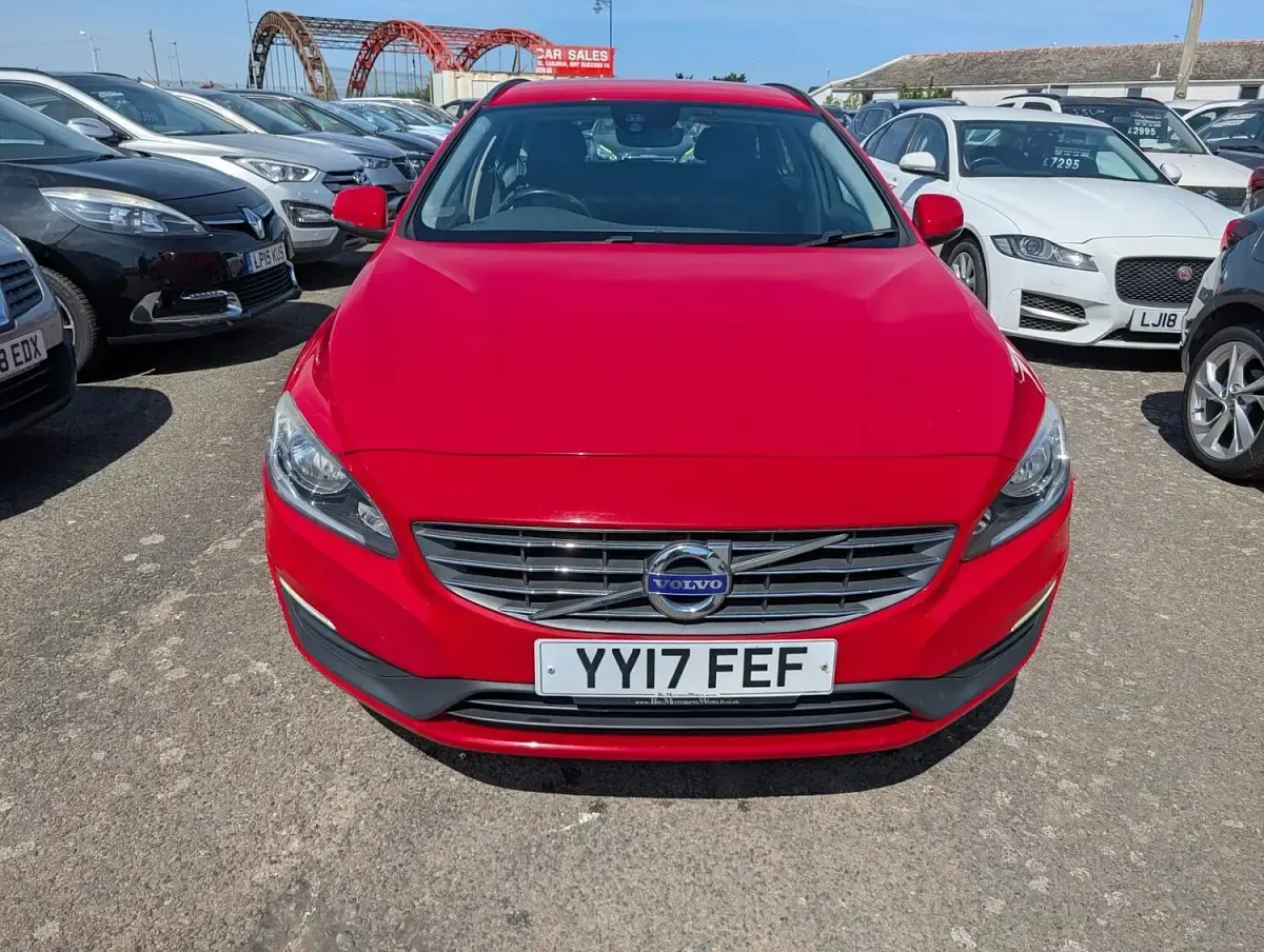 Used Volvo V60 SE 190 HP (139 kW) 2017 Red Estate