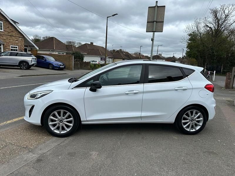 Used Ford Fiesta Titanium 100 HP (73 kW) 2017 White Hatchback