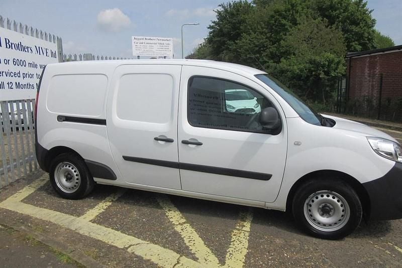 Used Renault Kangoo Business 90 HP (66 kW) 2018 White MPV