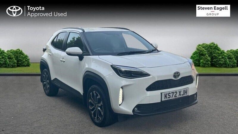 White Used 2023 Toyota Yaris Hybrid Design Hatchback | £20,560 (Expensive) - Image 1/4