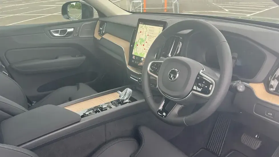 Nuevo Volvo XC60 Plus 250 CV (183 kW) 2026 Gris SUV