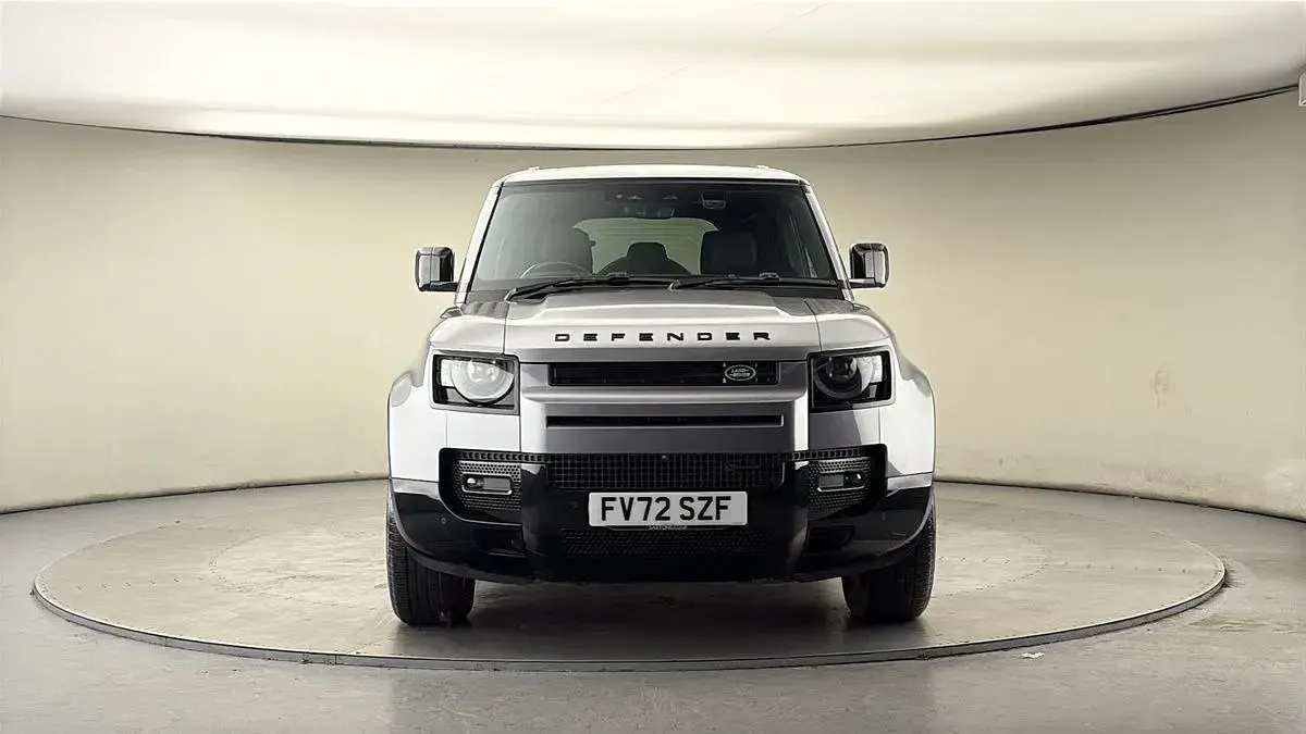 Usado Land Rover Defender SE Dynamic 250 HP (183 kW) 2023 Cinzento SUV