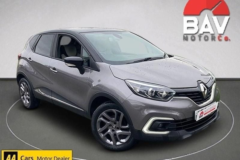 Used Renault Captur Iconic 90 HP (66 kW) 2019 Grey/black SUV